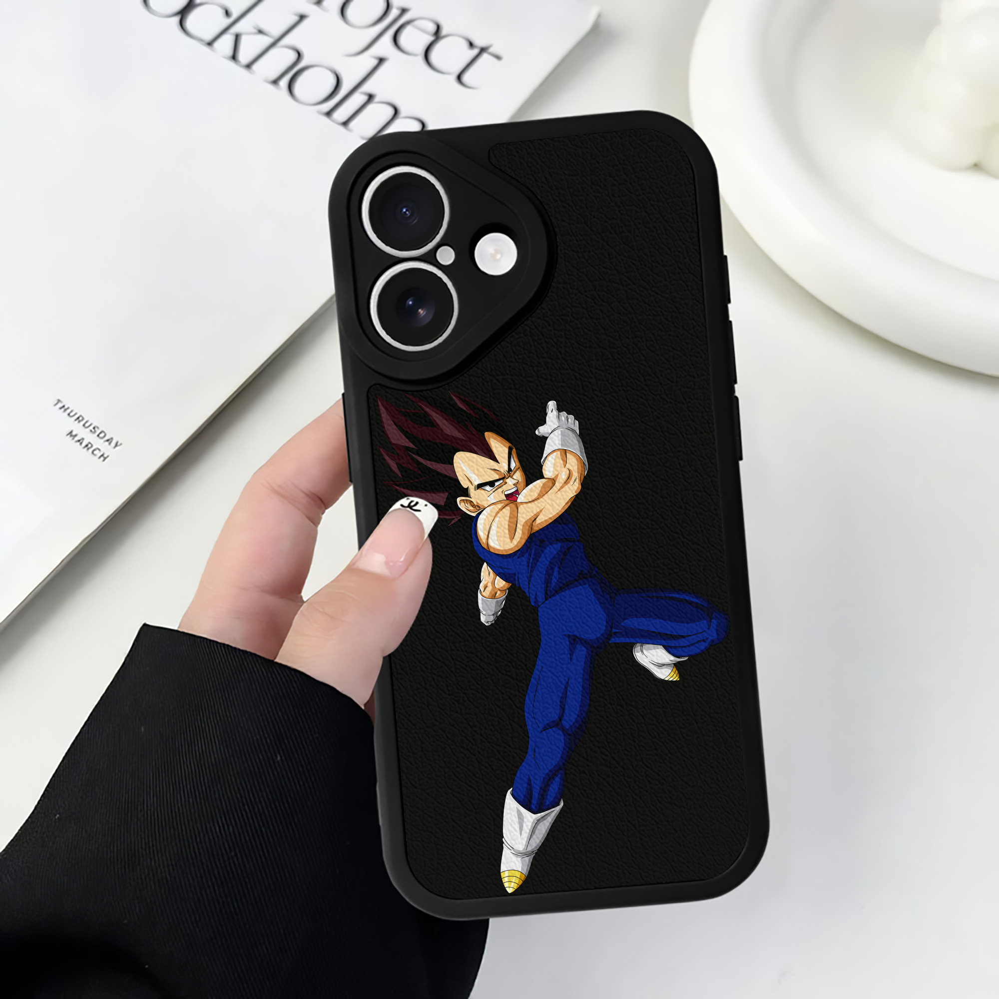 （画像用） ドラゴンボール ベジータ四世（Bejīta Yonsei）DRAGON BALL Vegeta IV 【iPhone 16シリーズ対応】シリコンスマホケース（レザー調） 材質：シリコン